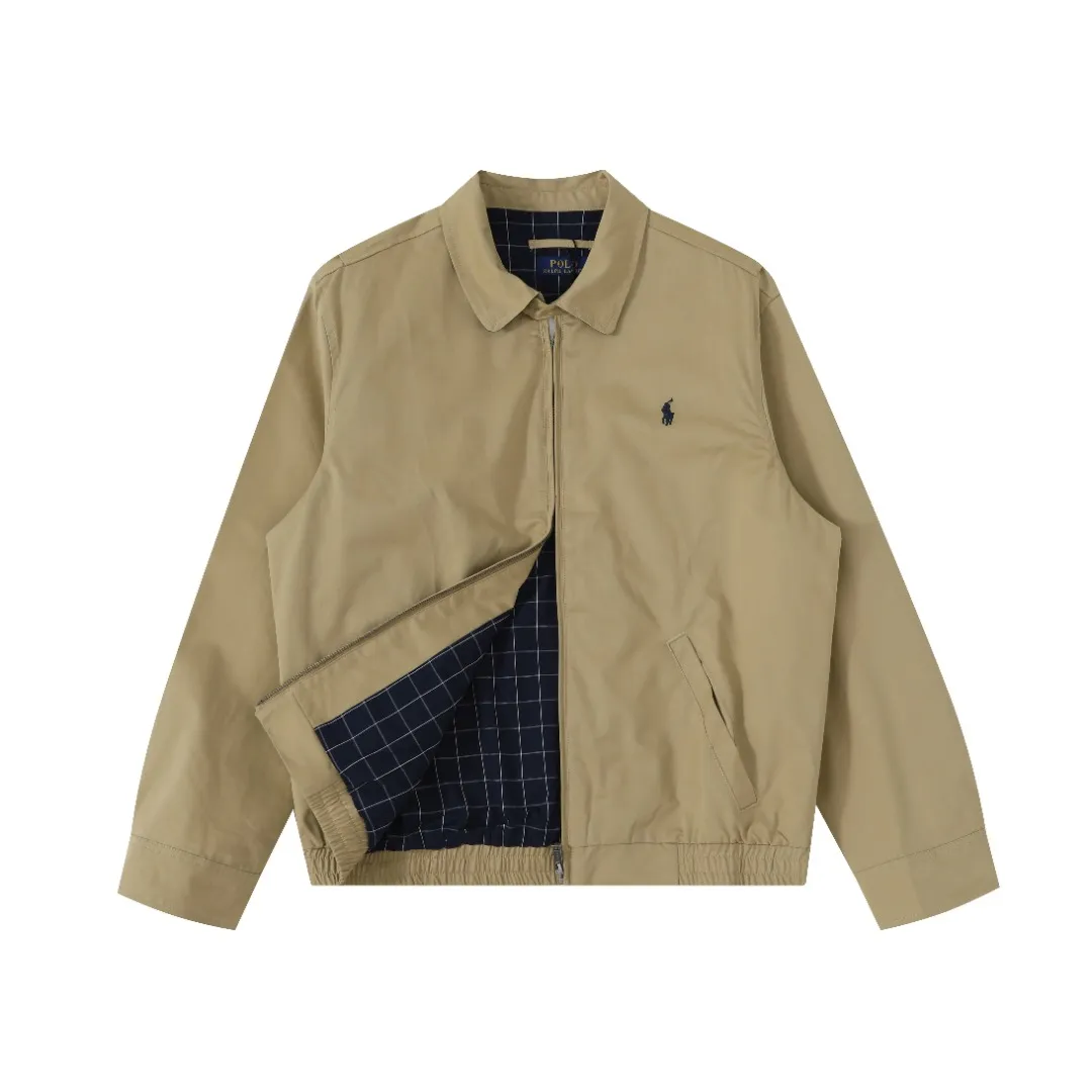 P350 Model No.: R08 Ralph Lauren/Ralph Lauren Classic Unisex Old Cadre Zipper Jacket Size #S/M/L/XL Color #Khaki Black Navy Recommended by many fashion bloggers, the Harrington jacket’s lapel zipper windproof design perfectly blends casual style with street trend elements, making it very suitable for neutral wear. The fabric texture of the jacket is excellent and comfortable to wear. It is a very versatile and trendy jacket. Original development, 100% pure cotton fabric, exquisite embroidery, evergreen style for all seasons, feel free to buy it, retro will never go out of style!  Reference# Length: 68/70/72/74 Bust: 128/132/136/140 Shoulder Width: 52/53/54/55
